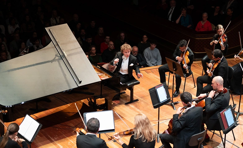 Peace Philharmonic & Nikolay Khozyainov