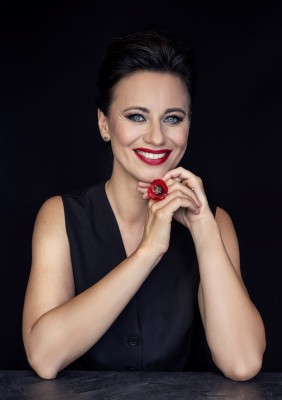 Dáša Zázvůrková sings Hana Hegerová