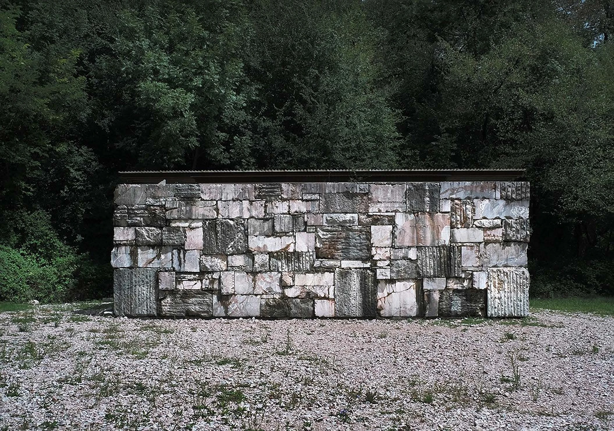 Arzo la cava del «rosso» di Giovanni Luisoni