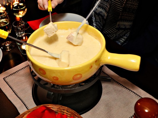 Public fondue cruise on the Öufi boat