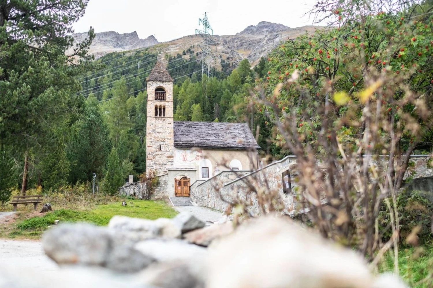 Guided tour of the church of St. Maria in Pontresina