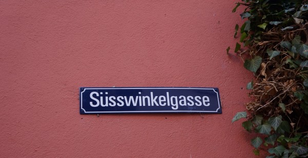 Public Tour Nomen est Omen