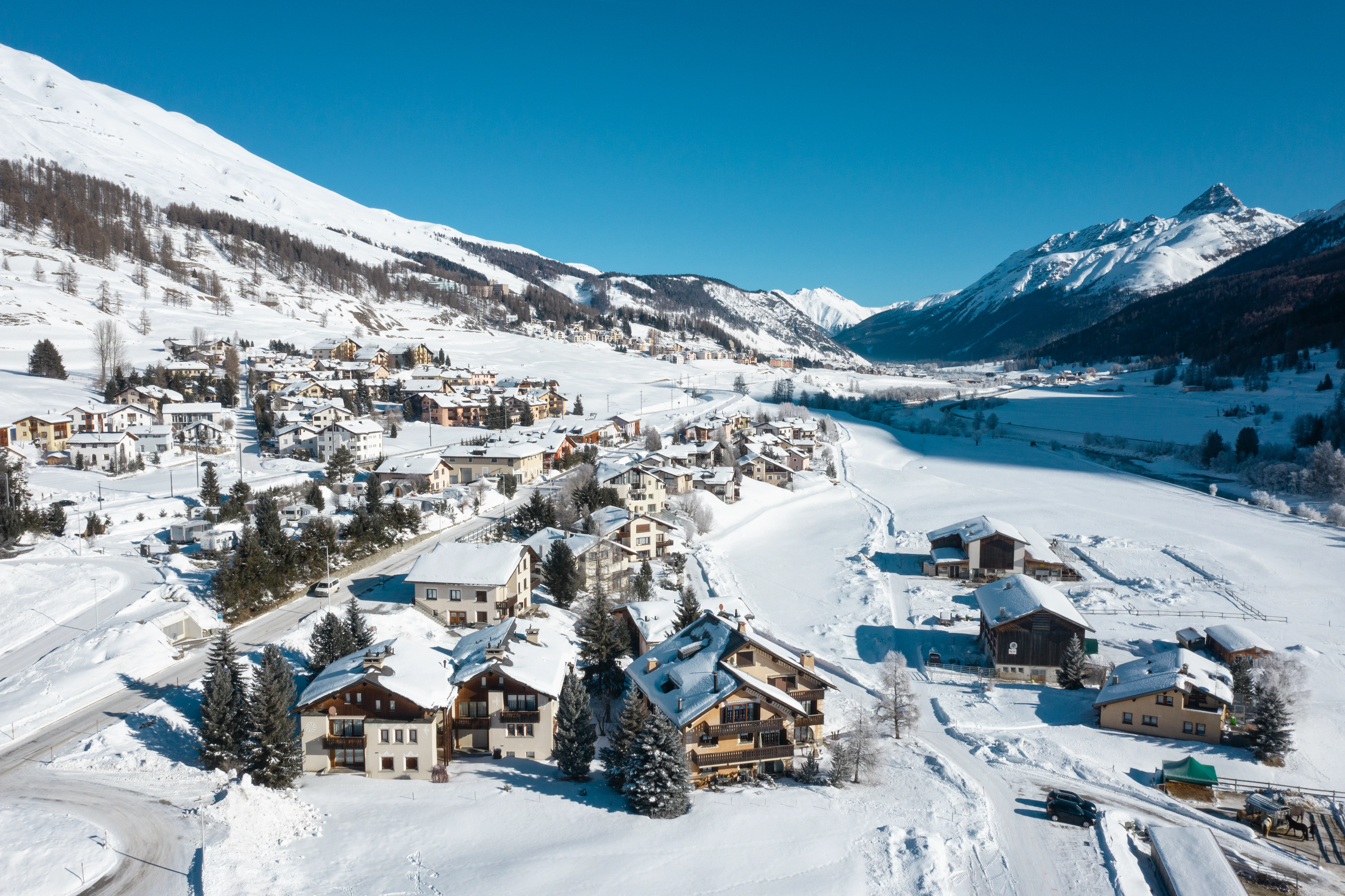 Village tour Madulain Winter