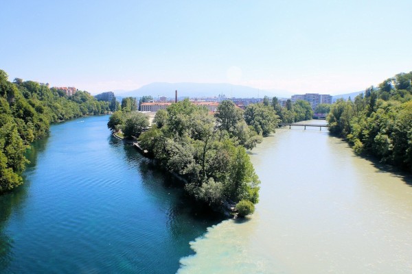 Spaziergang entlang der Arve