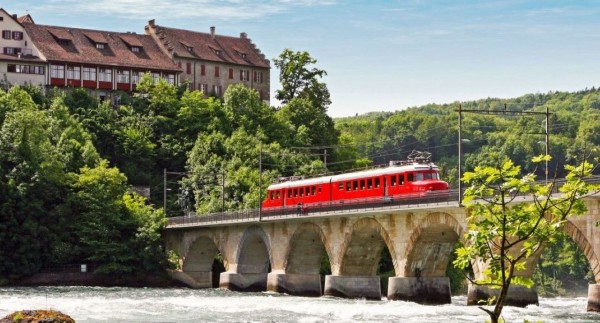 Rhine Falls Experience on the “Churchill” Red Arrow.