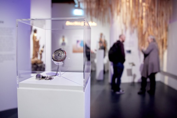 Stories of this World. Entertaining Icon-Poet with Exhibition Objects
