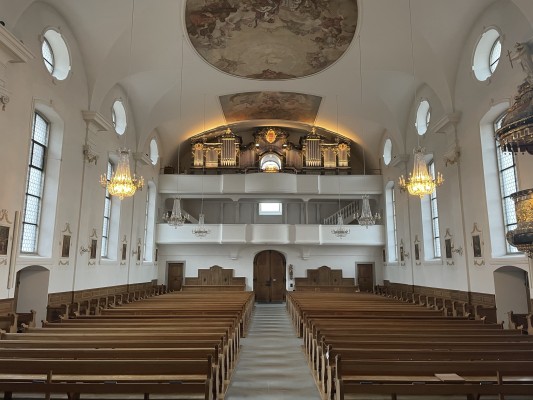 Fuegos artificiales de órgano en el órgano Goll de la iglesia parroquial de Beckenried