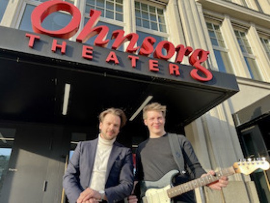 The Hamburg Rudelsingen at Ohnsorg-Theater - The Sing-Along Event for Everyone!