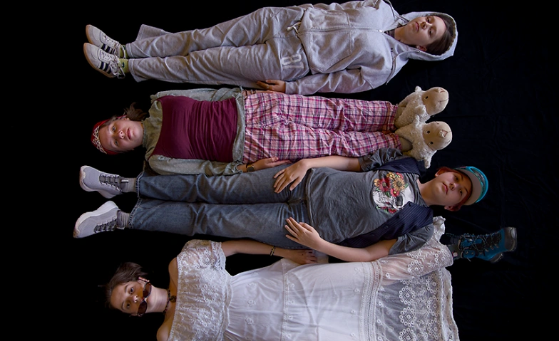 jugendclub momoll: Im Spiegel der Anderen (11+) Premiere