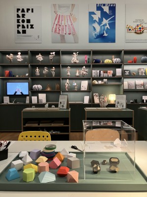 Dice, Honeycomb, Pyramid – Magical Models from Paper