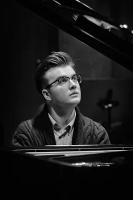 CHOPIN · Piano Recital with Piotr Alexewicz