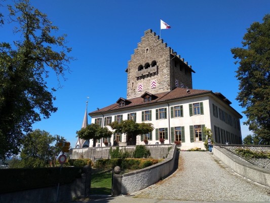Visit Castle Uster
