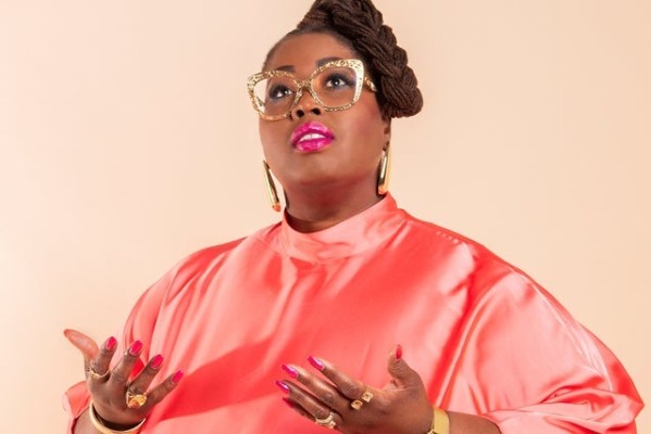Shirma Rouse met het Luchtmacht orkest & ZO! Gospel Choir