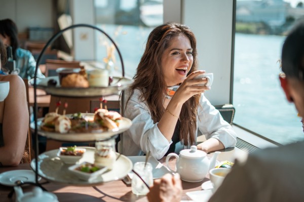 Bebbi Tea Time am Rhein