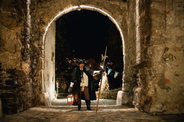 Public Themed Tour «Unheimliches Thun – the Night Watchman tells»