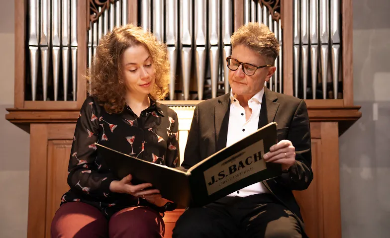 Auf der Orgel zu dritt.