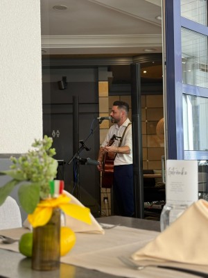 Tessiner Abend im Forum Widnau mit singing waiter