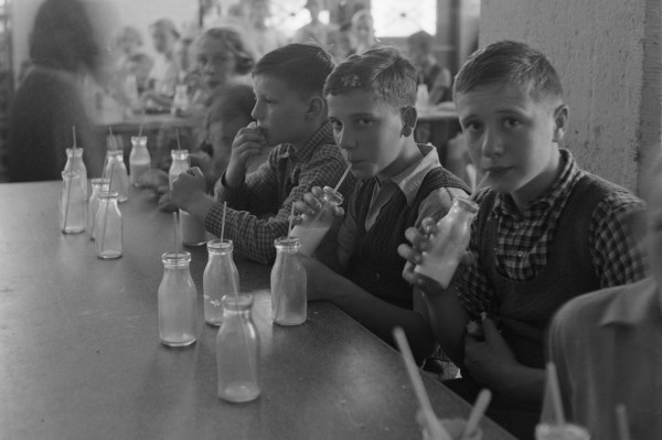 White Milk and Black Lists. From Holiday Milk Donation to School Milk (1870–1930)