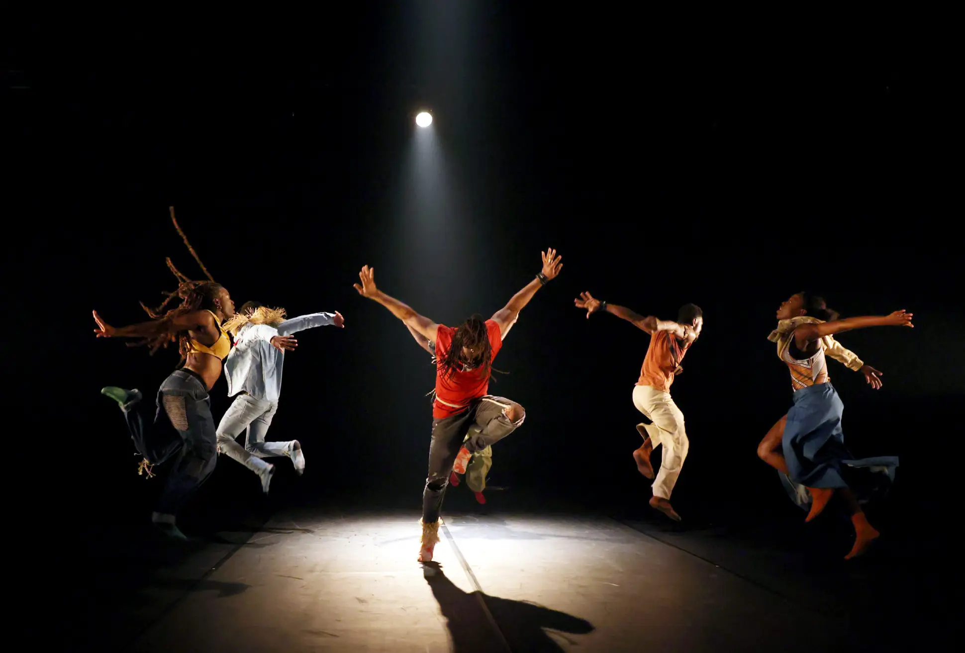 Raw Material(s) - Compagnie par Terre / Anne Nguyen