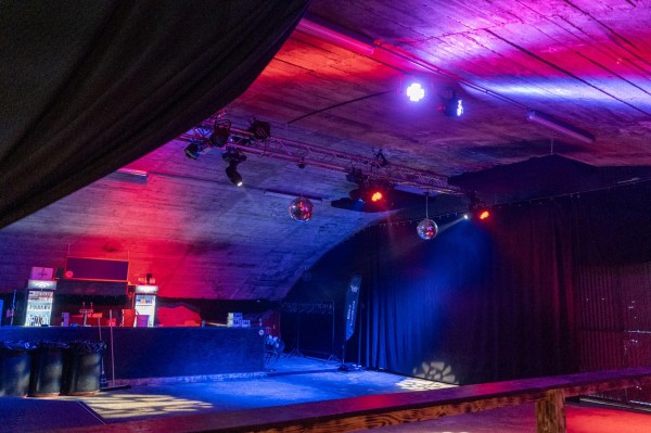 Noche de otoño en Hangar Five