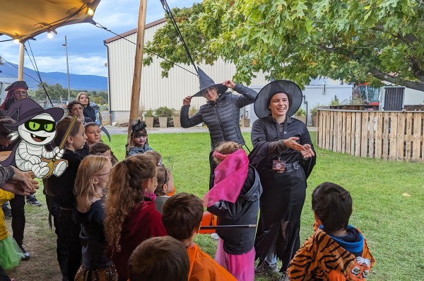 HALLOMANIA - Candy hunt with geese, creative workshop & wine tasting in Dardagny