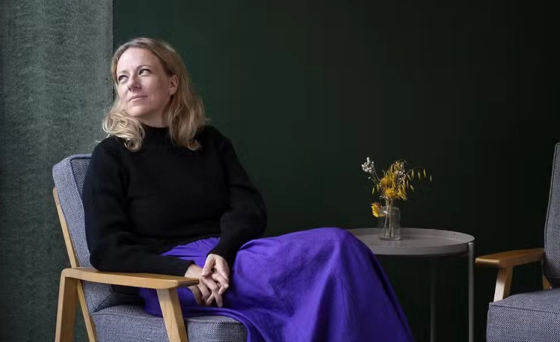 AUF DER COUCH MIT FELIZITAS AMBAUEN