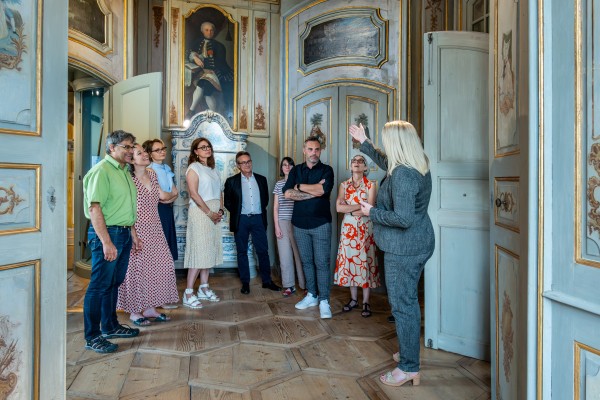 Short guided tours over lunchtime