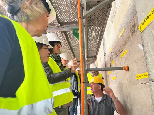 Guided Tour of the Grossmünster Construction Site – A Behind-the-Scenes Look