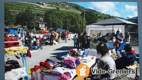 Vide Grenier - Coffre ouvert