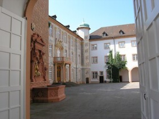 Comment la tour Lauerturm a obtenu son nom