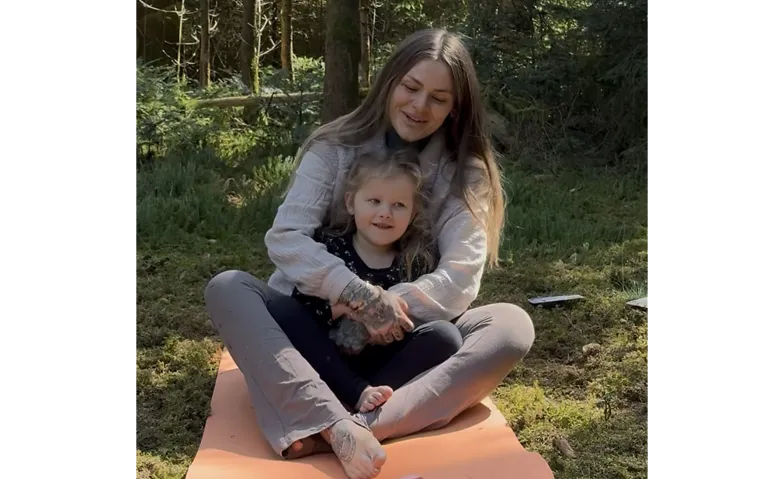 Familienyoga – Gemeinsame Auszeit für Gross & Klein