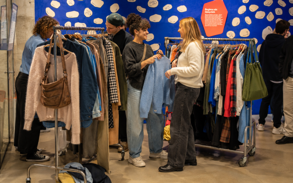 Walk-In-Closet: Clothes Swap at WERKK – Pass on Clothes Instead of Throwing Them Away