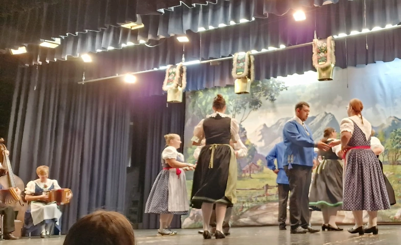 Heimatsonntag mit Trachtentanz und Volkstheater