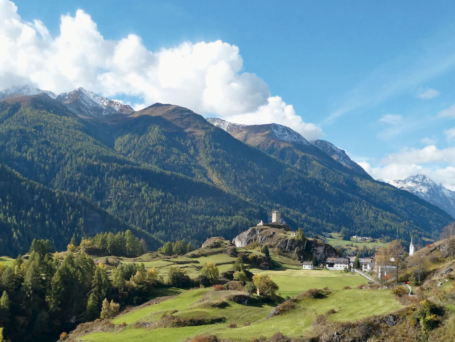Stroll Cinuos-chel – Brail and back, on the trail of the new hiking book «Unterengadin»