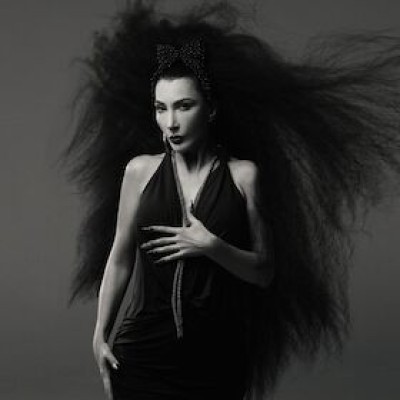 Hande Yener - HANDE BİZİ SEZEN'E GÖTÜR - Hande, lead us to Sezen.