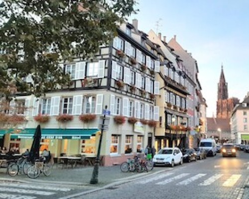 Literary Cafés and Artist Pubs