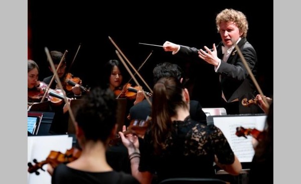 Mahler : Symphonie n° 5 – Peace Philharmonic Orchestra – Nik