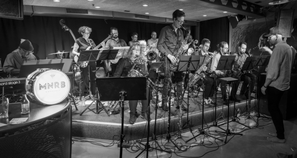 Monday Night Rehearsal Band con Simon Heggendorn Violín