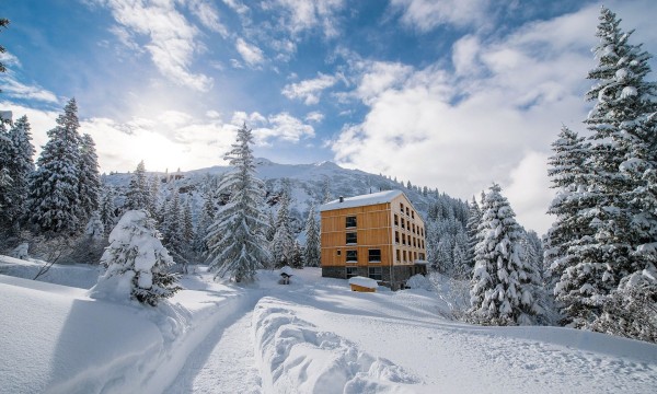 Ice Fishing & Snowshoe Tour in Glarnerland