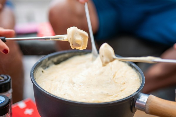 Fondue au pied de la falaise