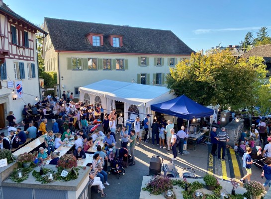 Celebrate in Zurich’s most beautiful village: Head to the Höngger Wümmetfäscht!