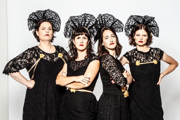The Sparklettes - Helvetia bockt