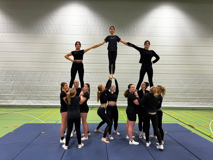 Spendenaktion für neue Cheerleader-Uniformen der Lübeck Cougars