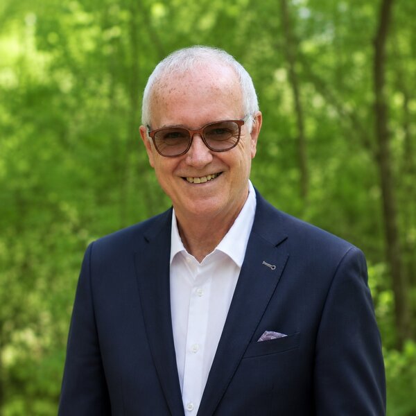 Herr Martin  Henzmann
