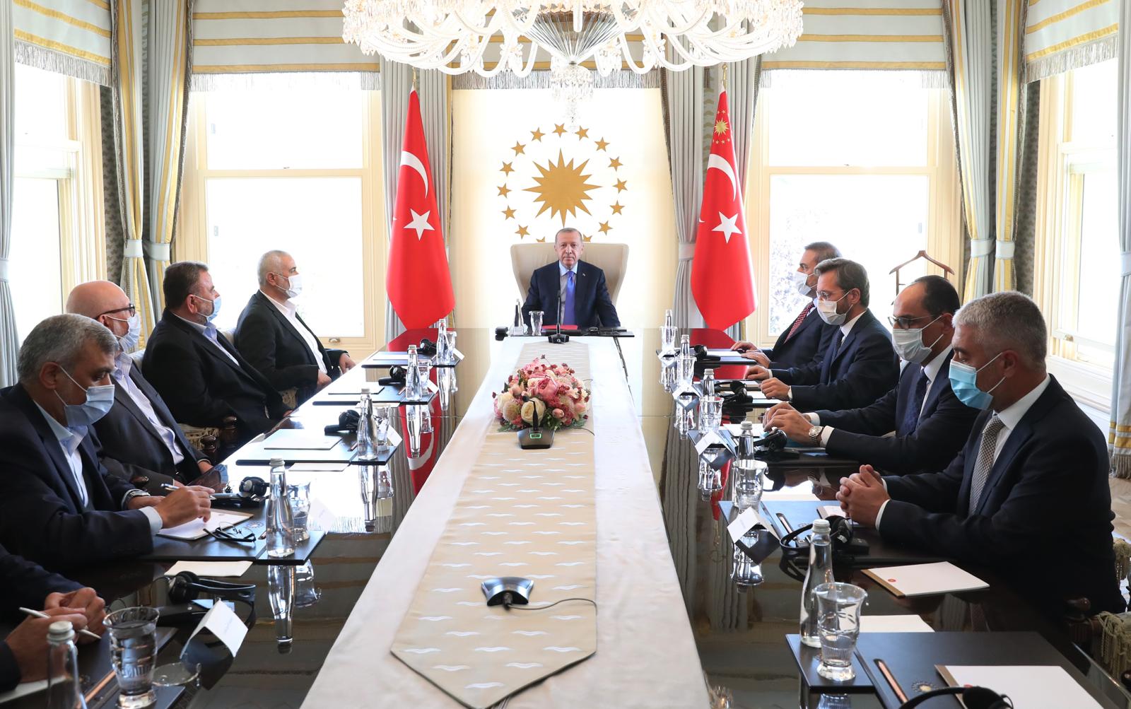 الرئيس التركي أردوغان يلتقي  وفد من حماس   على رأسه اسماعيل هنية