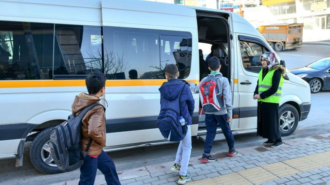 بلدية اسطنبول تقر زيادة جديدة على أجرة حافلات المدارس