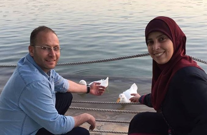 التميمي تشكر المتعاطفين معها وتطالب بلم شملها بزوجها (شاهد)