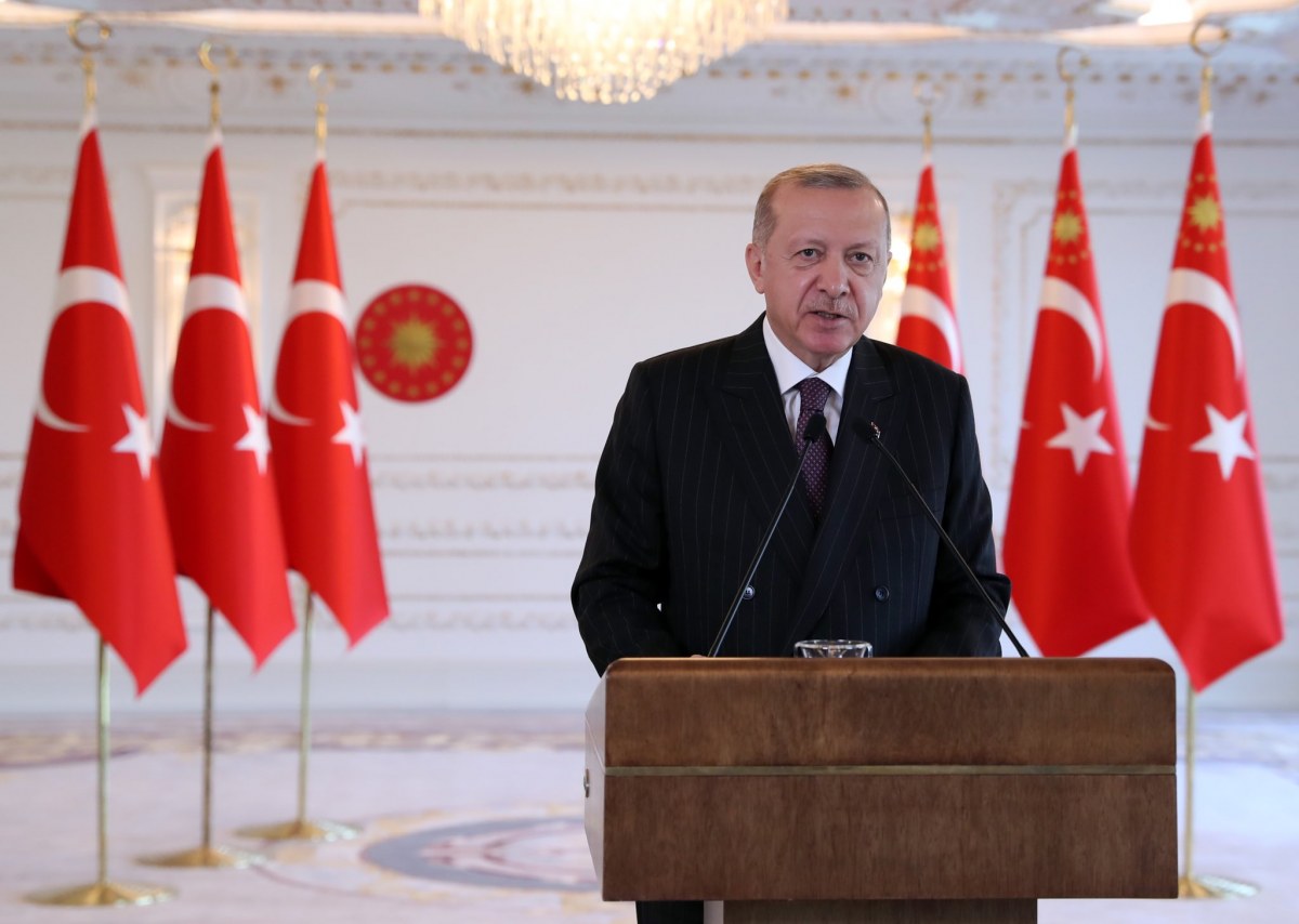مجانا.. أردوغان يعلن توزيع 500 ألف جهاز لوحي على طلاب المدارس
