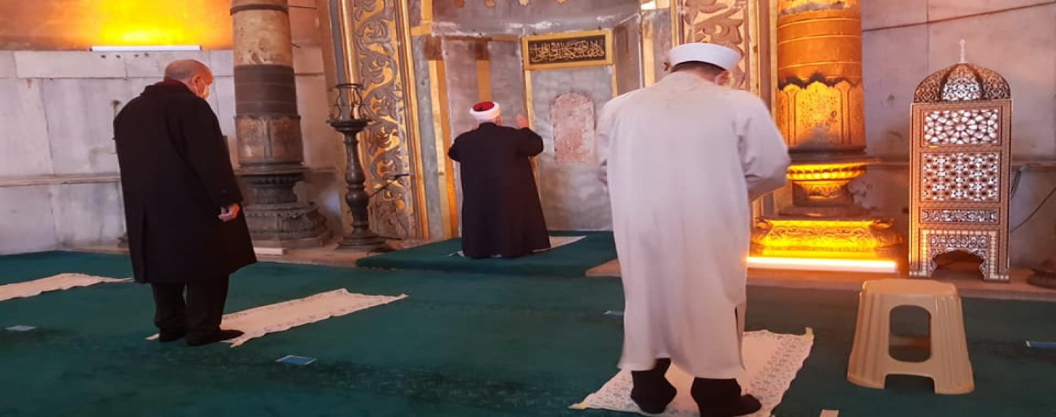 بالصور : خطيب الأقصى يؤم الرئيس أردوغان في صلاة الجمعة بآيا صوفيا