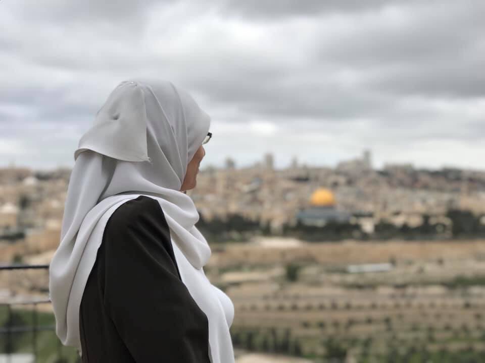 الاحتلال يبعد المرابطة المقدسية هنادي الحلواني عن الأقصى 6 أشهر